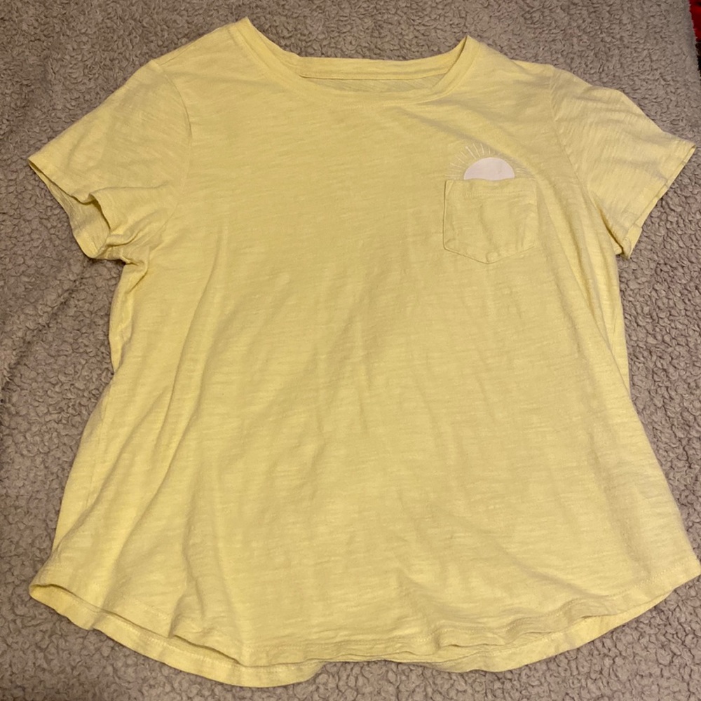 Woman’s M Short Old Navy shirt
